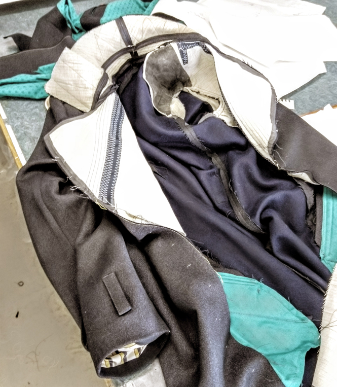 6860 Trenchcoat Wollmantel Luzi de Beaufort